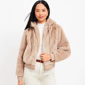 Loft Petite Faux Fur Bomber Jacket
Size Small Neutral Taupe Women's